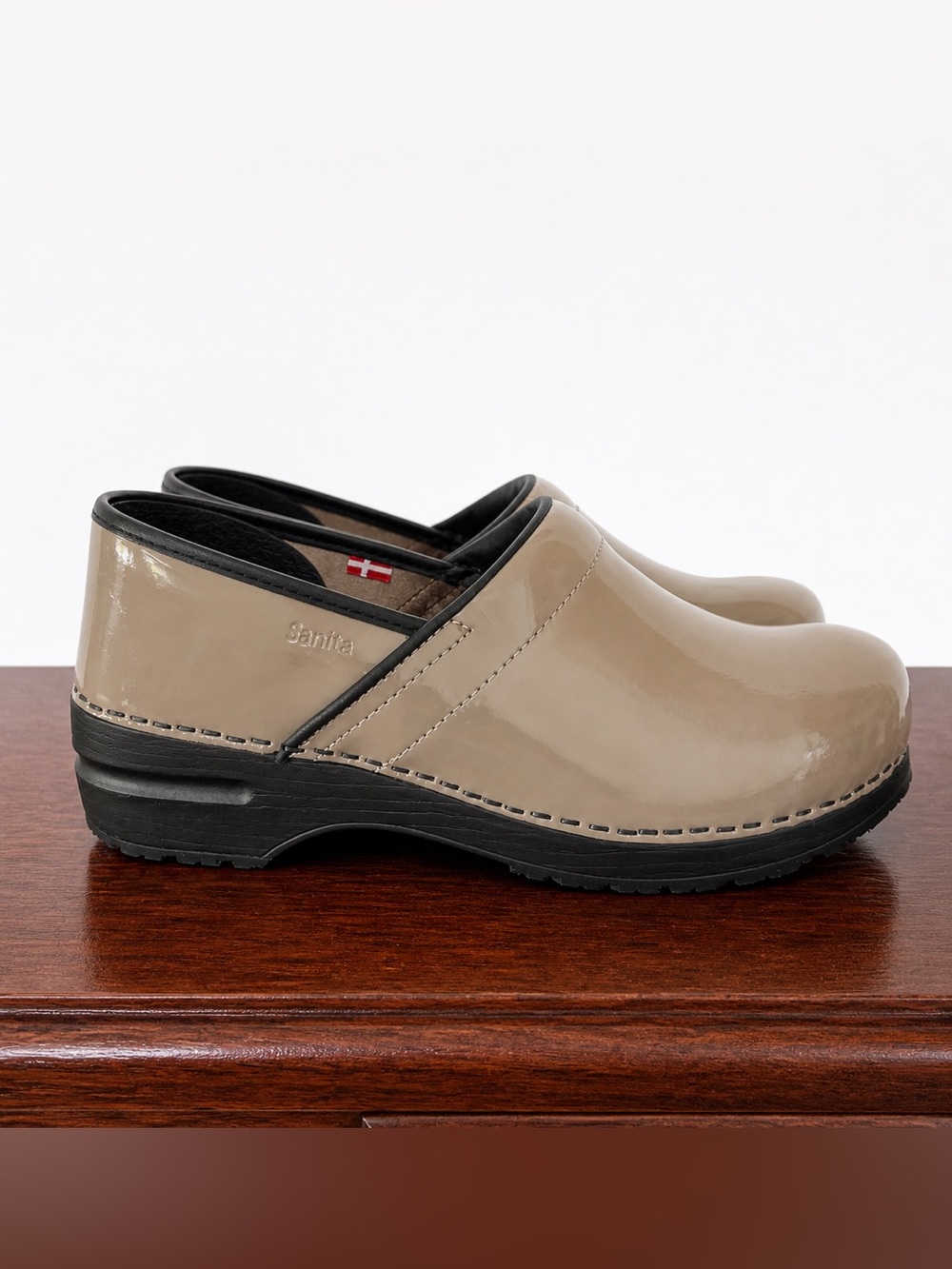 Sanita Patent Leather Clogs Taupe Gray EU 41 US 10–10.5 Danish Comfort